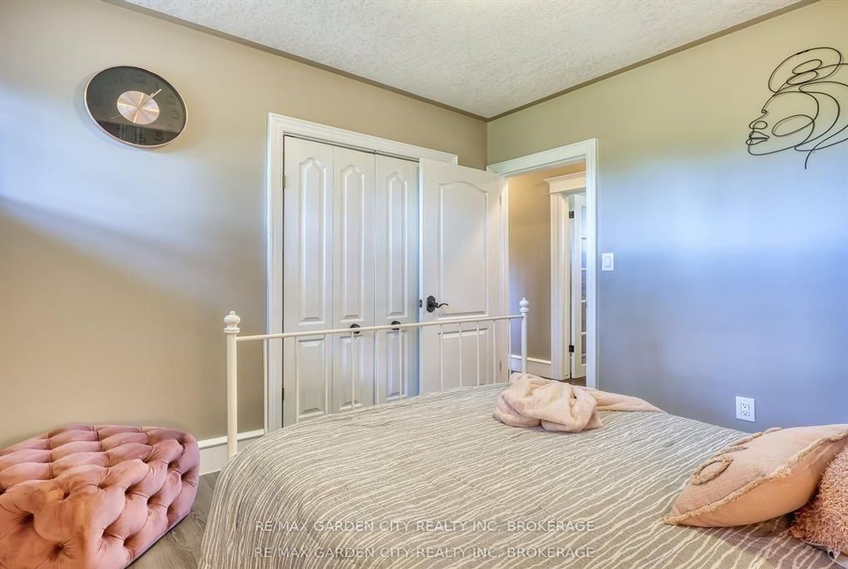 28 MARSDALE Drive St. Catharines 28 MARSDALE Drive St. Catharines