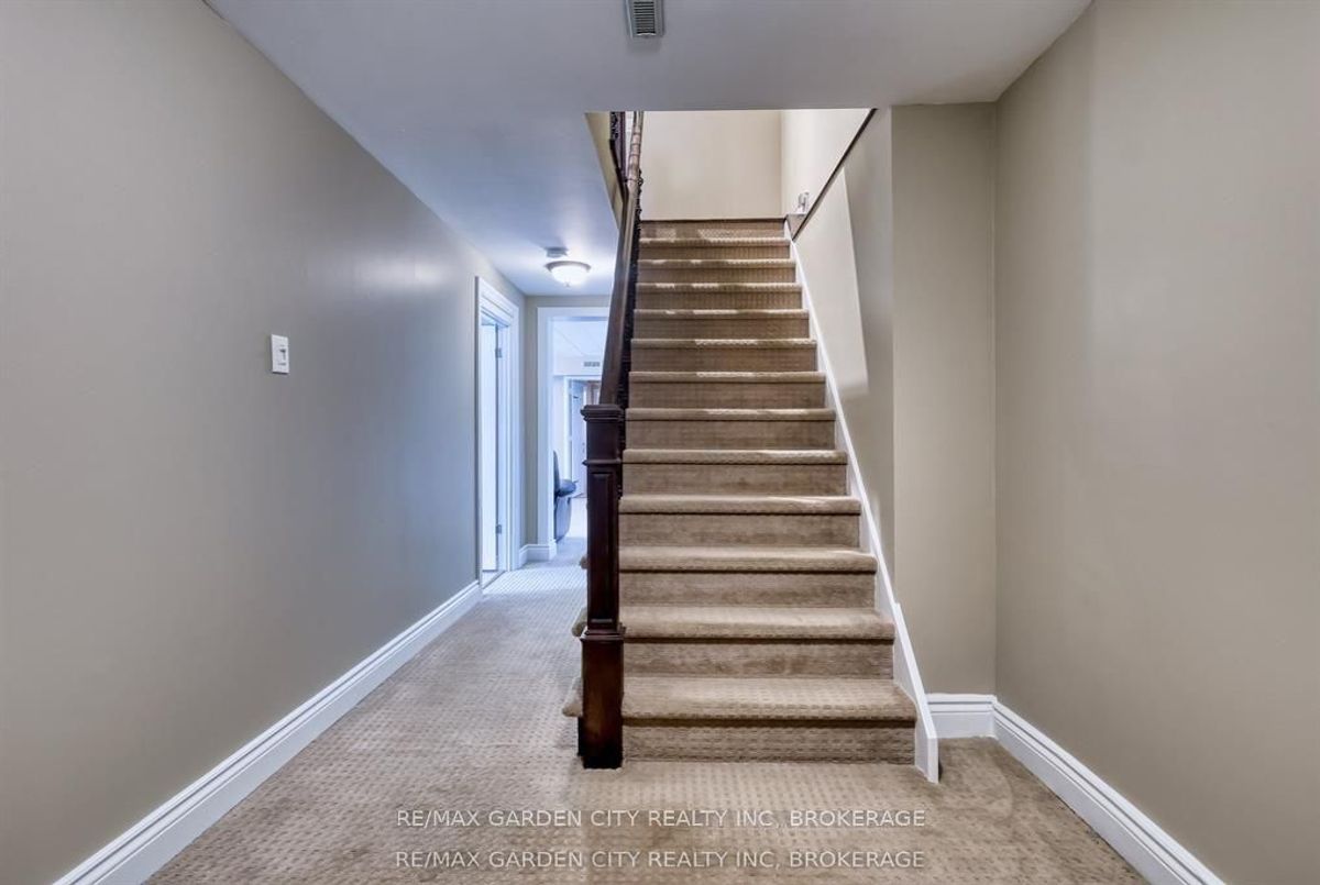 28 MARSDALE Drive St. Catharines 28 MARSDALE Drive St. Catharines