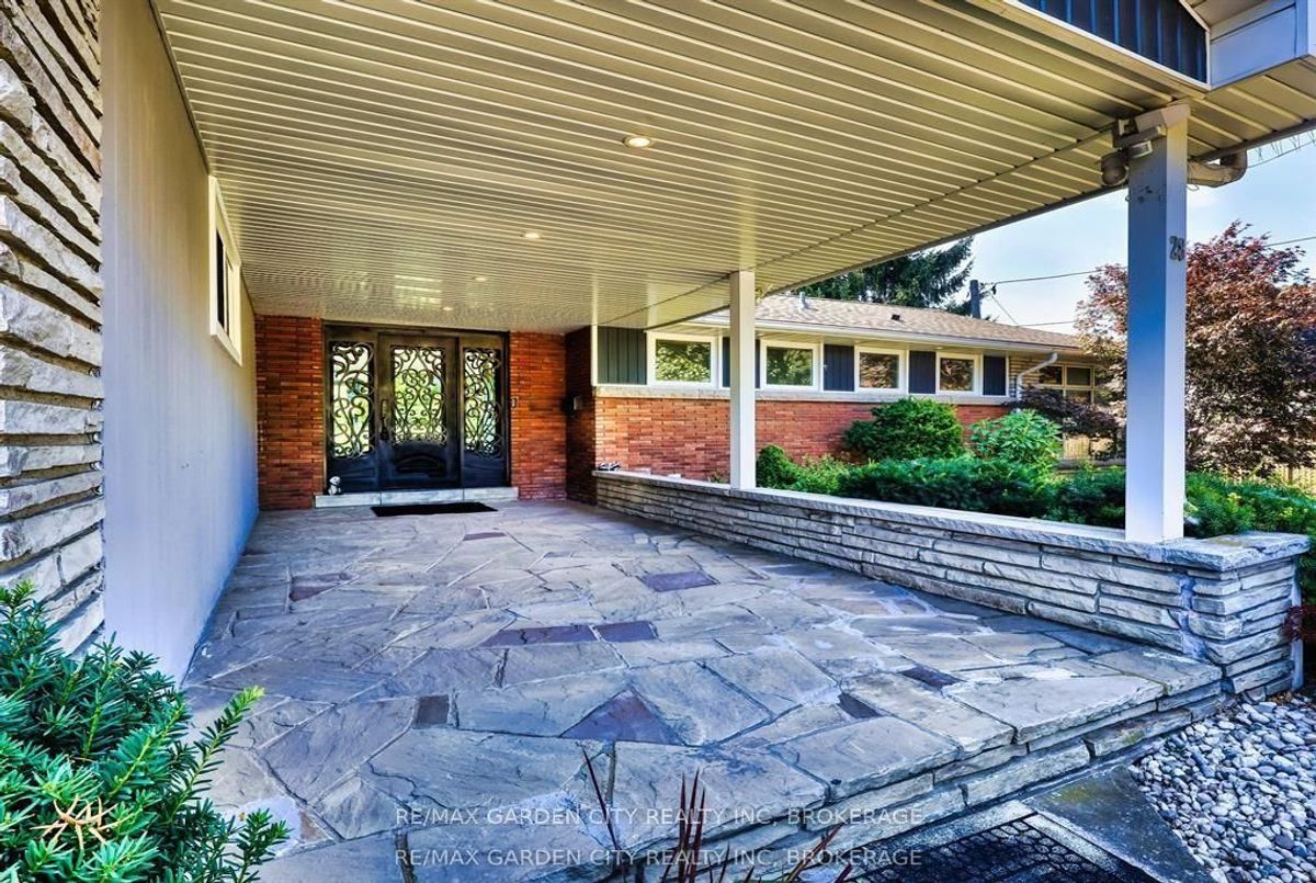 28 MARSDALE Drive St. Catharines 28 MARSDALE Drive St. Catharines