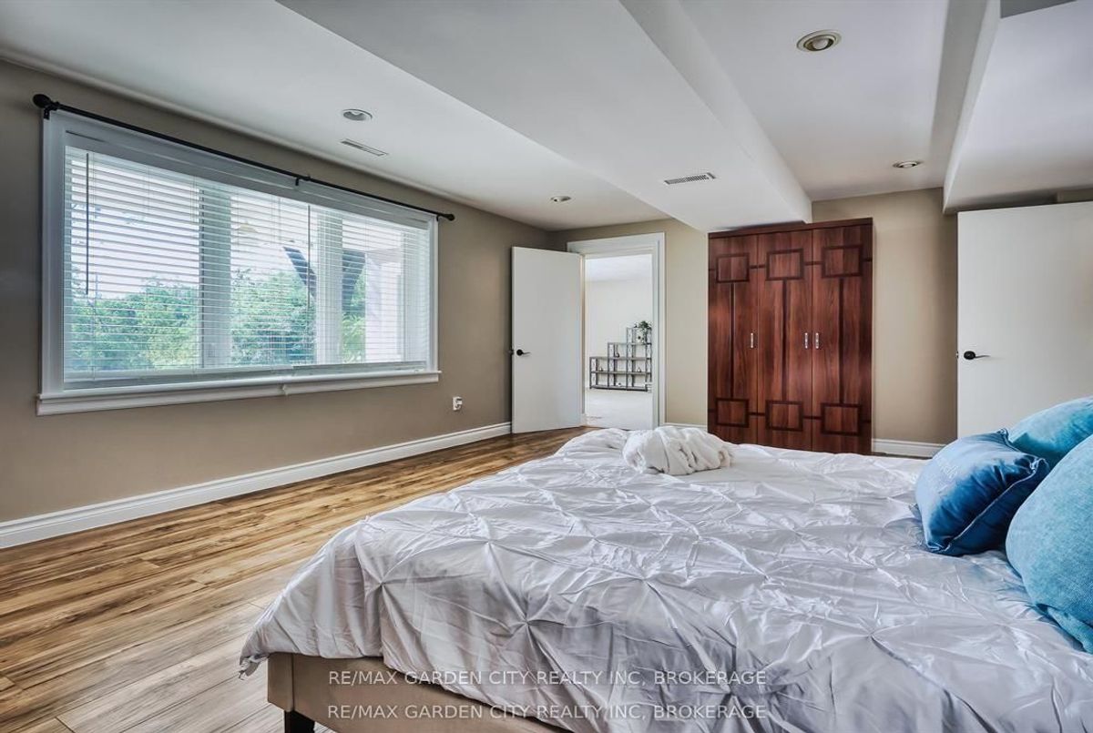 28 MARSDALE Drive St. Catharines 28 MARSDALE Drive St. Catharines