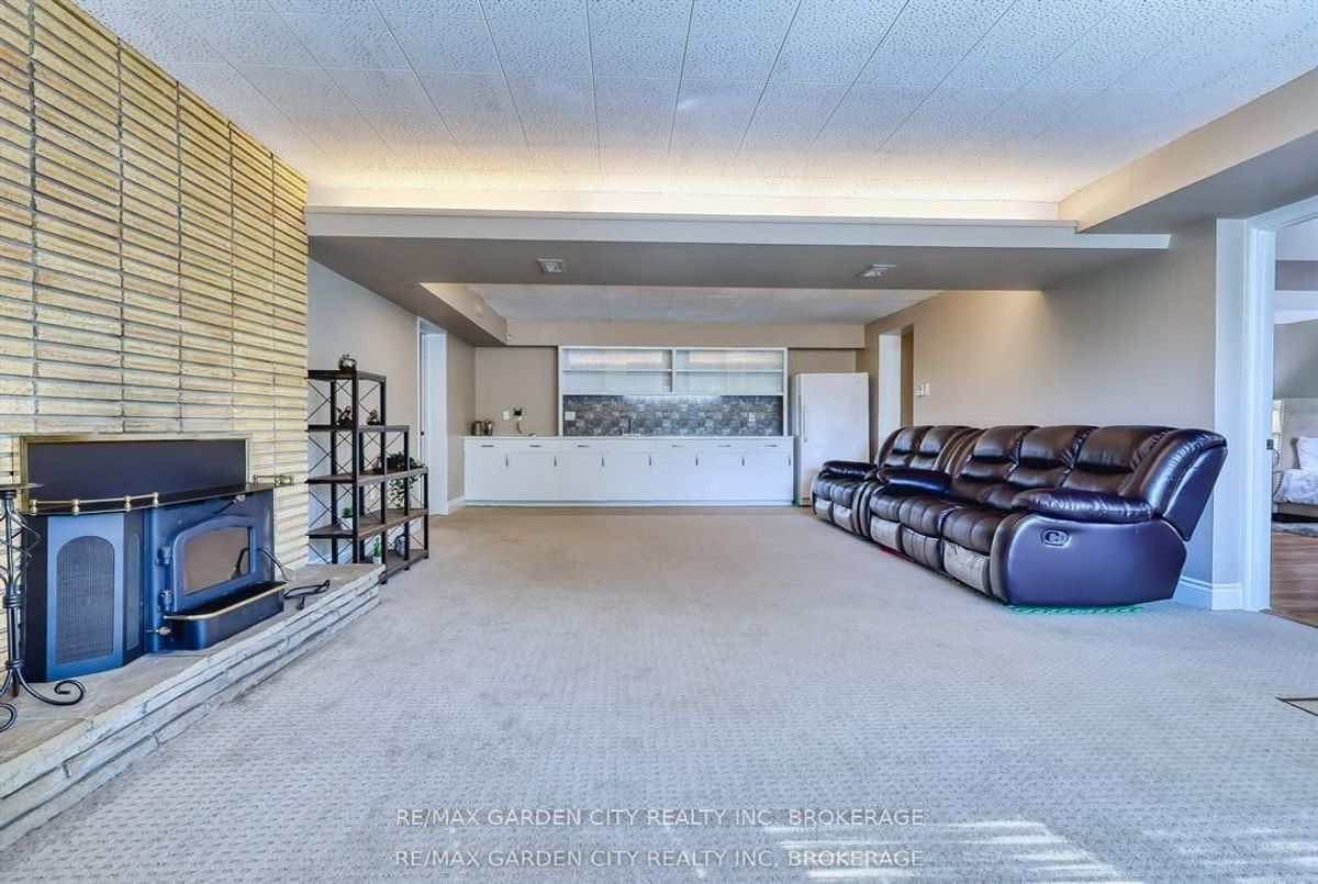 28 MARSDALE Drive St. Catharines 28 MARSDALE Drive St. Catharines