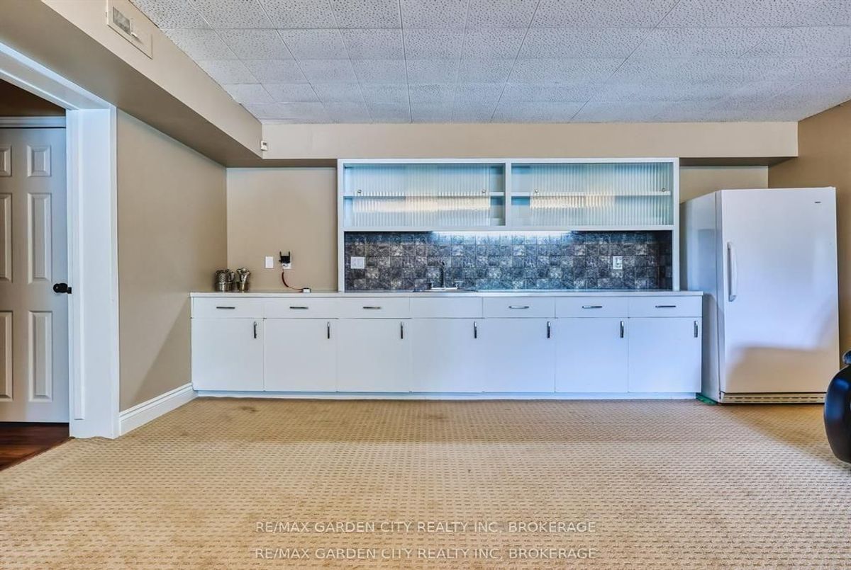 28 MARSDALE Drive St. Catharines 28 MARSDALE Drive St. Catharines