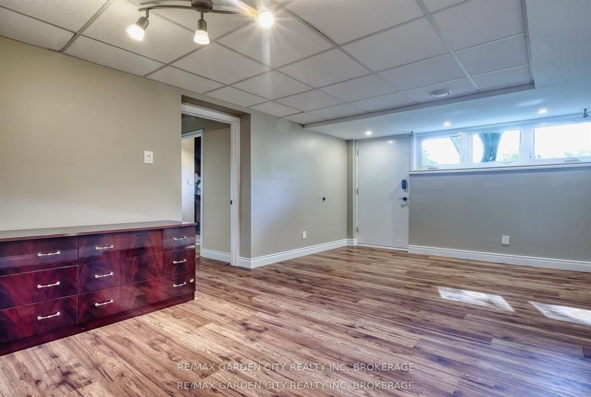 28 MARSDALE Drive St. Catharines 28 MARSDALE Drive St. Catharines