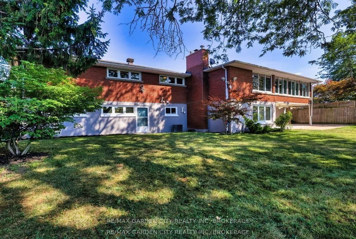 28 MARSDALE Drive St. Catharines 28 MARSDALE Drive St. Catharines