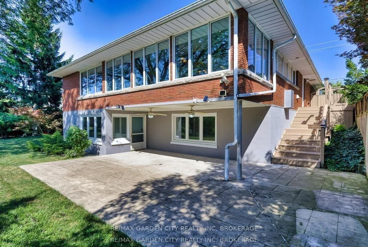 28 MARSDALE Drive St. Catharines 28 MARSDALE Drive St. Catharines