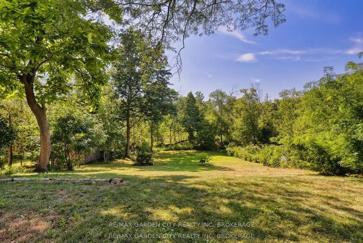 28 MARSDALE Drive St. Catharines 28 MARSDALE Drive St. Catharines