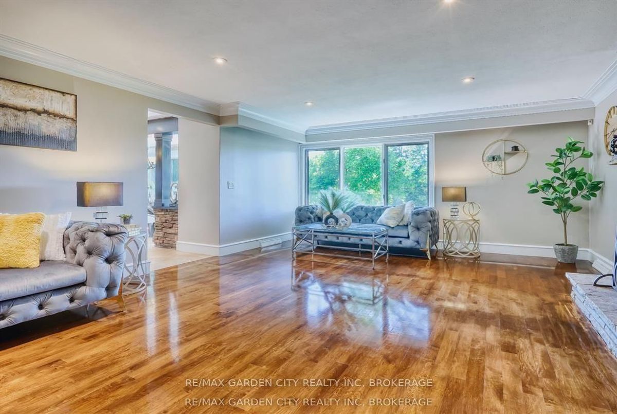 28 MARSDALE Drive St. Catharines 28 MARSDALE Drive St. Catharines