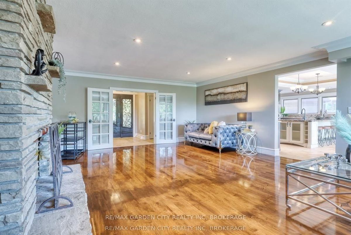 28 MARSDALE Drive St. Catharines 28 MARSDALE Drive St. Catharines