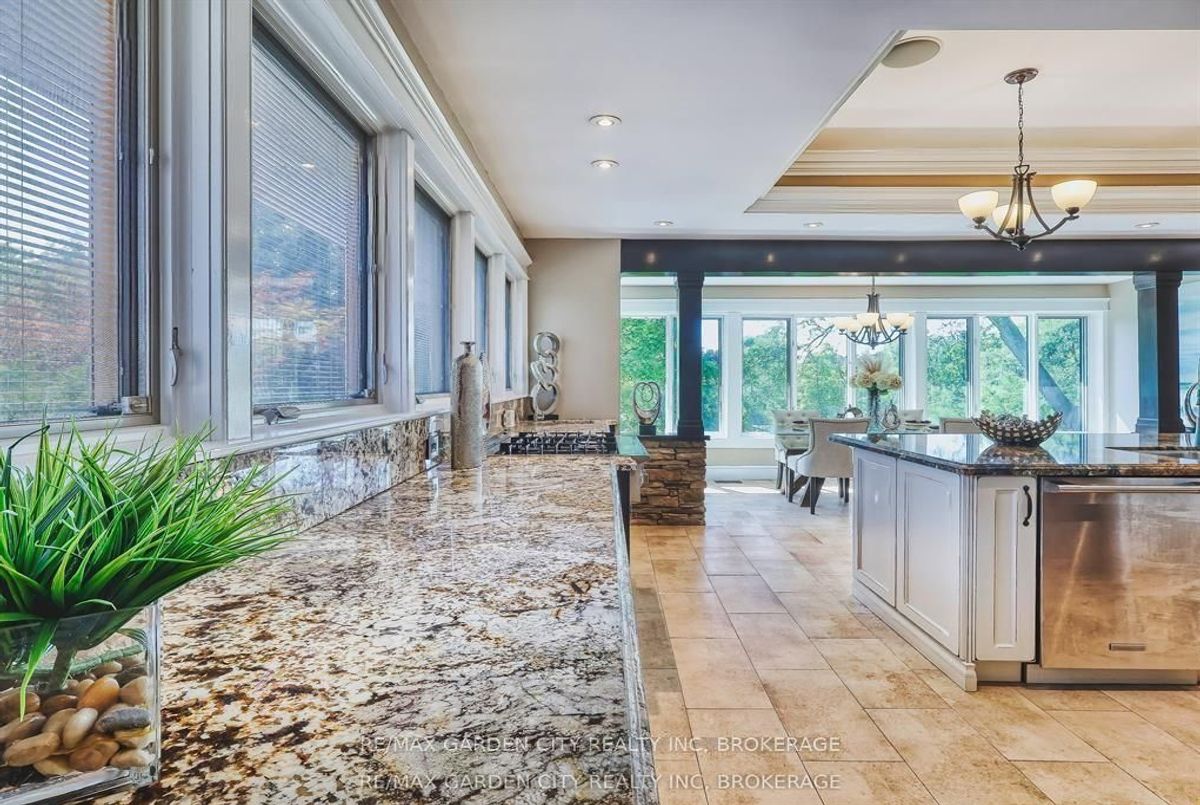 28 MARSDALE Drive St. Catharines 28 MARSDALE Drive St. Catharines