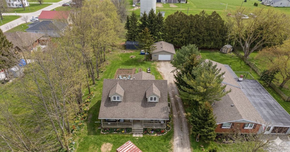 25 JOHN Street W Minto