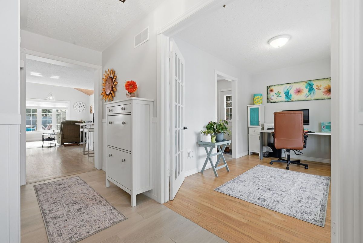 25 JOHN Street W Minto 25 JOHN Street W Minto