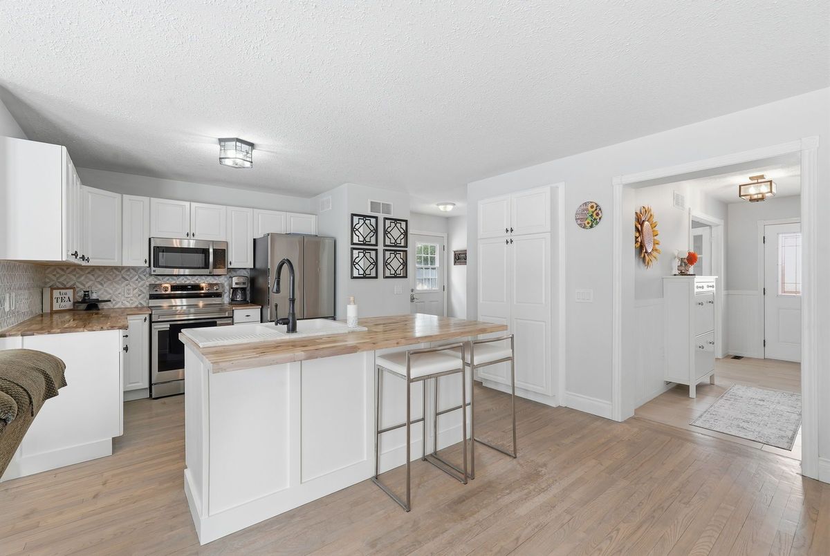 25 JOHN Street W Minto 25 JOHN Street W Minto