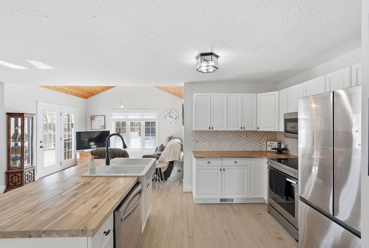 25 JOHN Street W Minto 25 JOHN Street W Minto