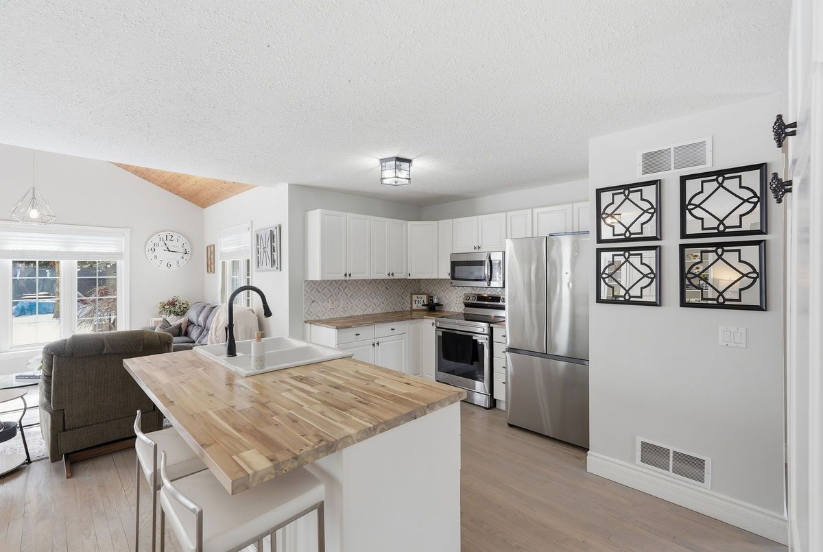 25 JOHN Street W Minto 25 JOHN Street W Minto