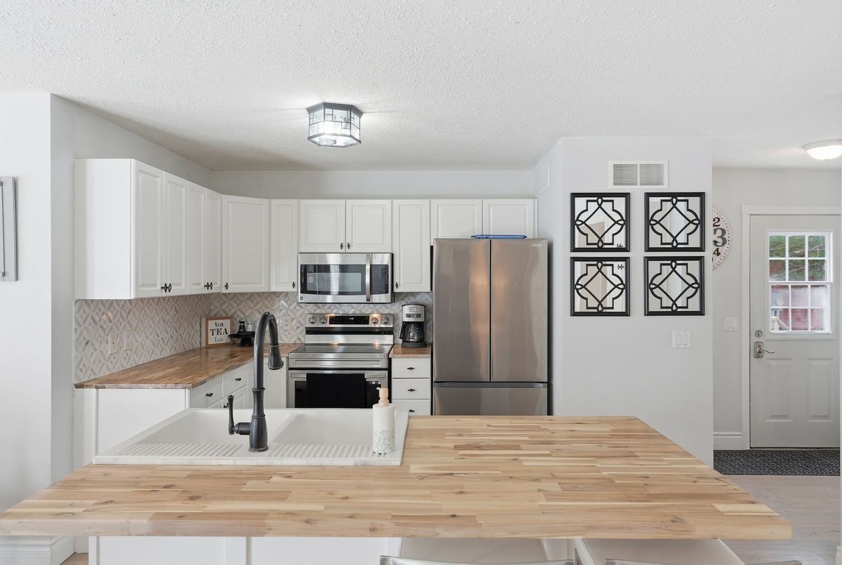 25 JOHN Street W Minto 25 JOHN Street W Minto