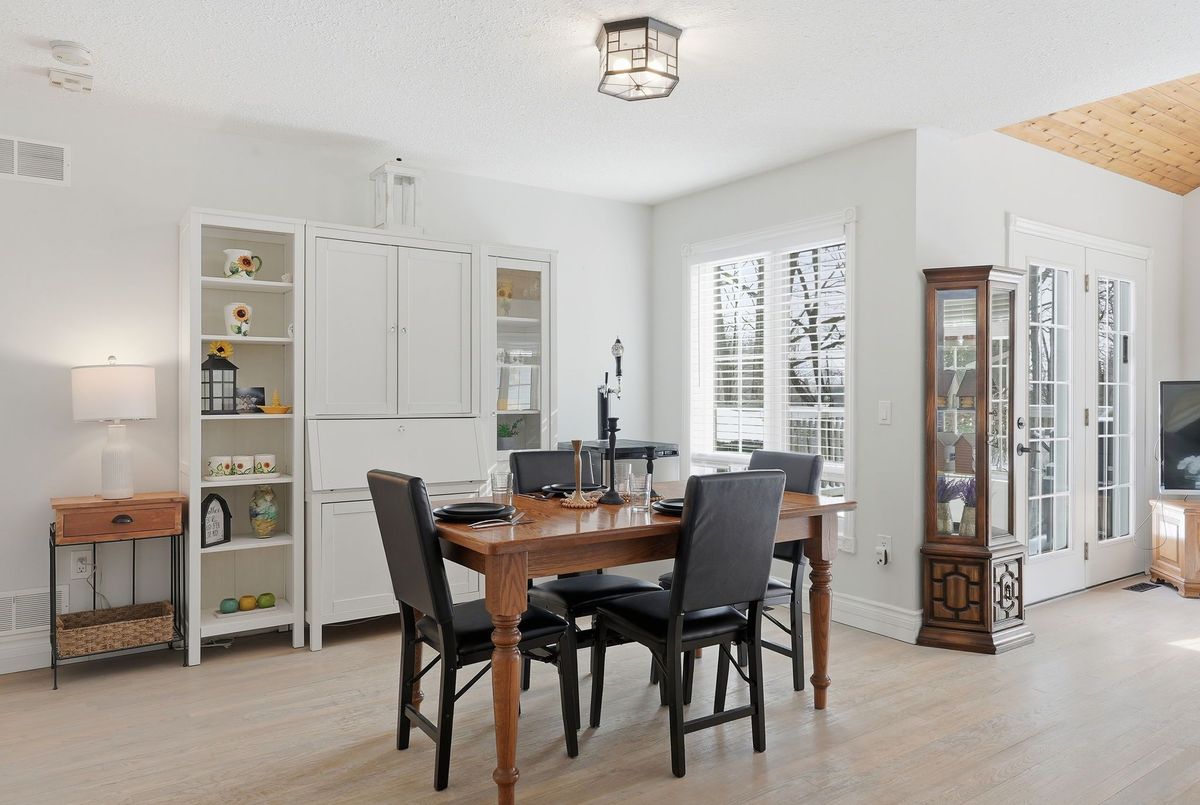 25 JOHN Street W Minto 25 JOHN Street W Minto