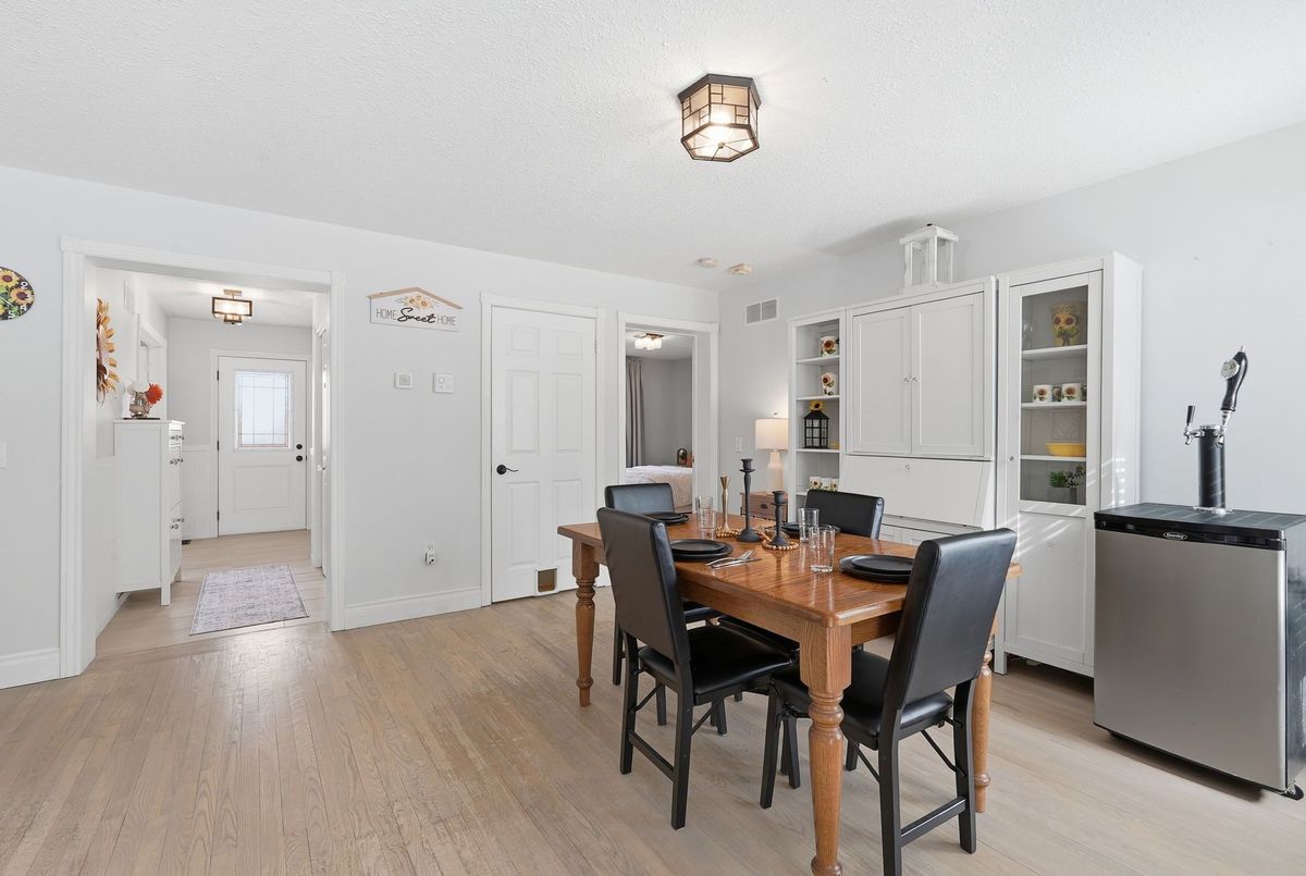 25 JOHN Street W Minto 25 JOHN Street W Minto