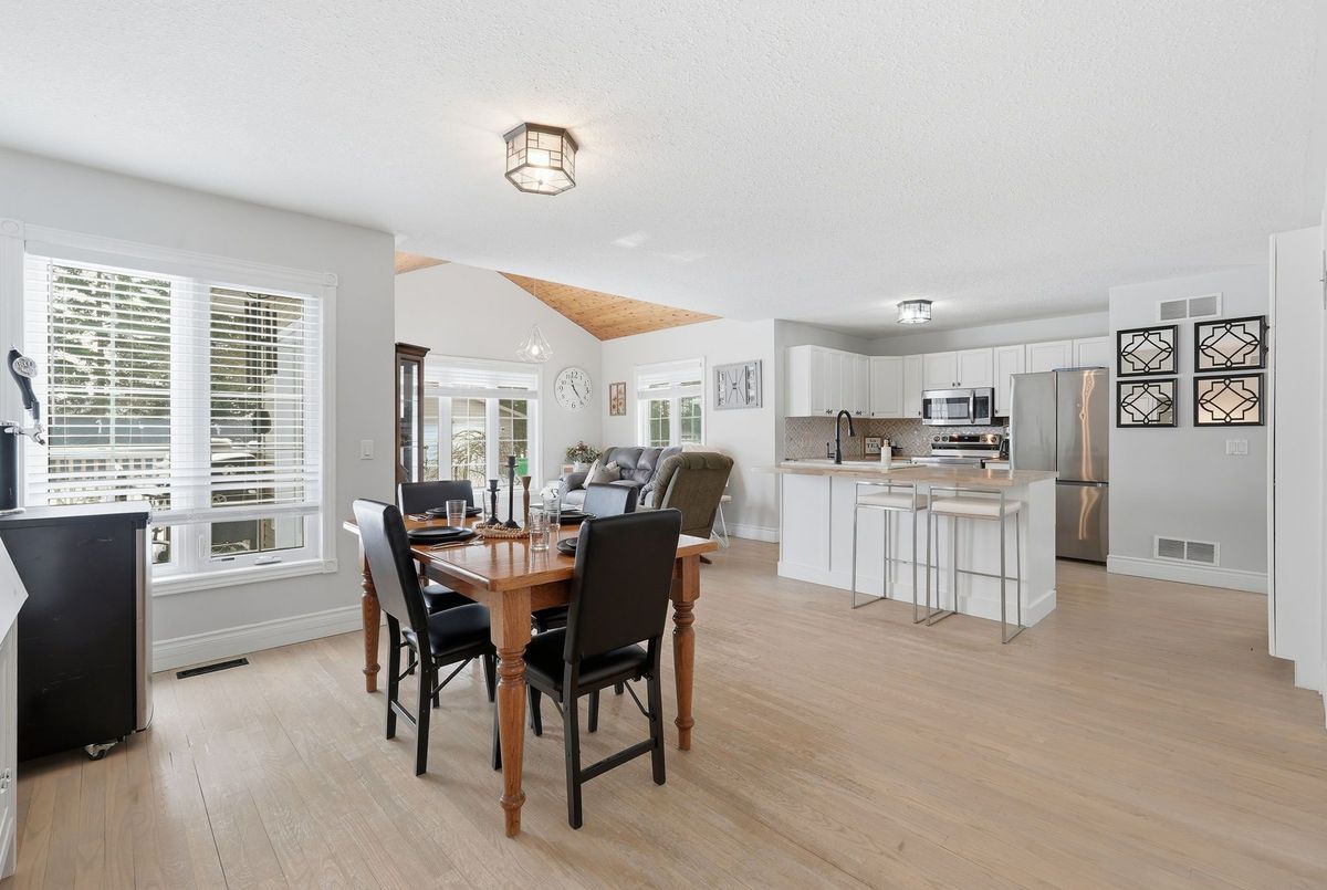 25 JOHN Street W Minto 25 JOHN Street W Minto