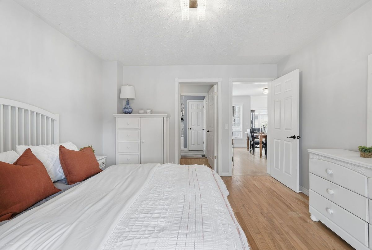 25 JOHN Street W Minto 25 JOHN Street W Minto