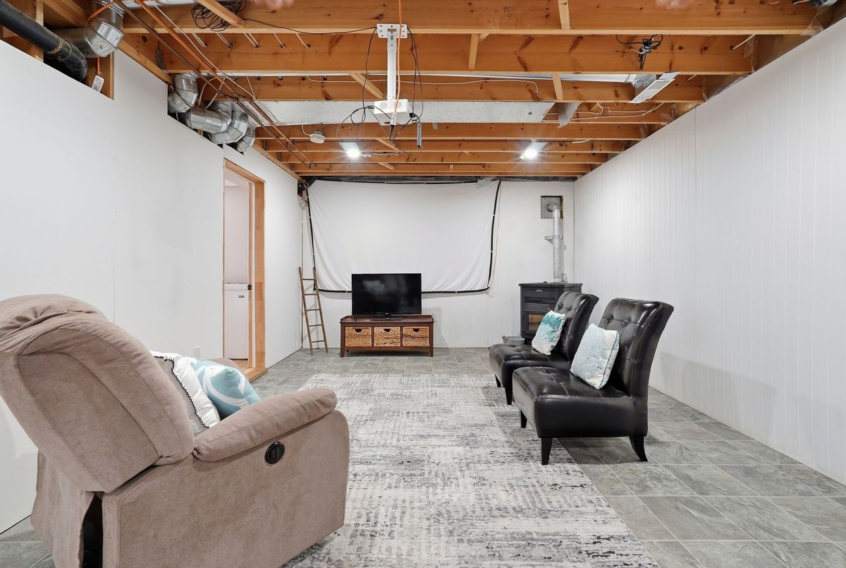 25 JOHN Street W Minto 25 JOHN Street W Minto