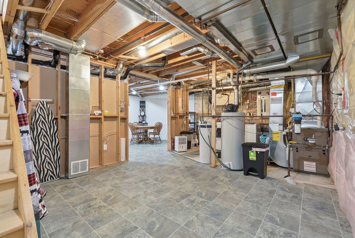 25 JOHN Street W Minto 25 JOHN Street W Minto