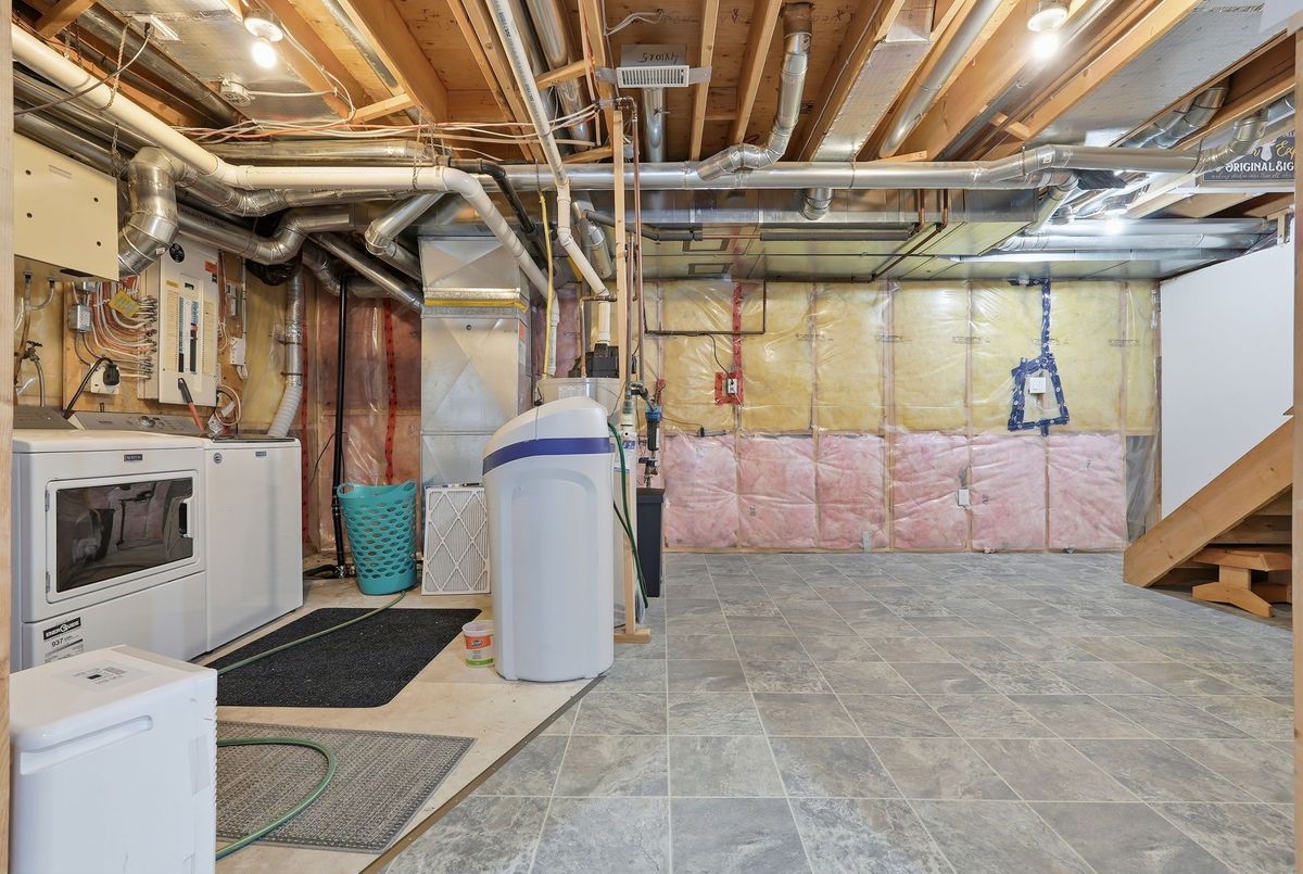 25 JOHN Street W Minto 25 JOHN Street W Minto