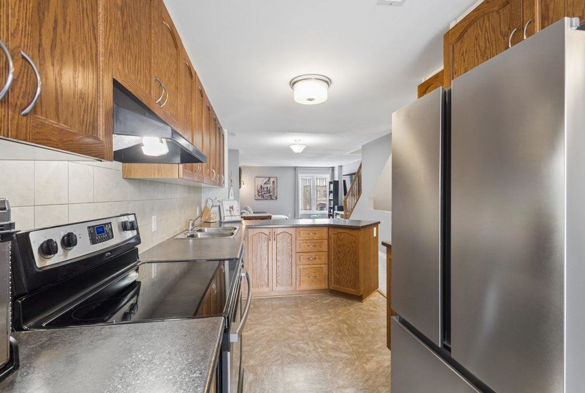 616 Chapman Mills Drive Barrhaven 616 Chapman Mills Drive Barrhaven