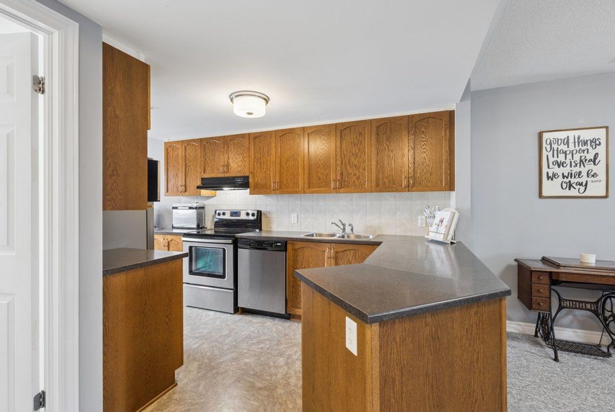 616 Chapman Mills Drive Barrhaven 616 Chapman Mills Drive Barrhaven