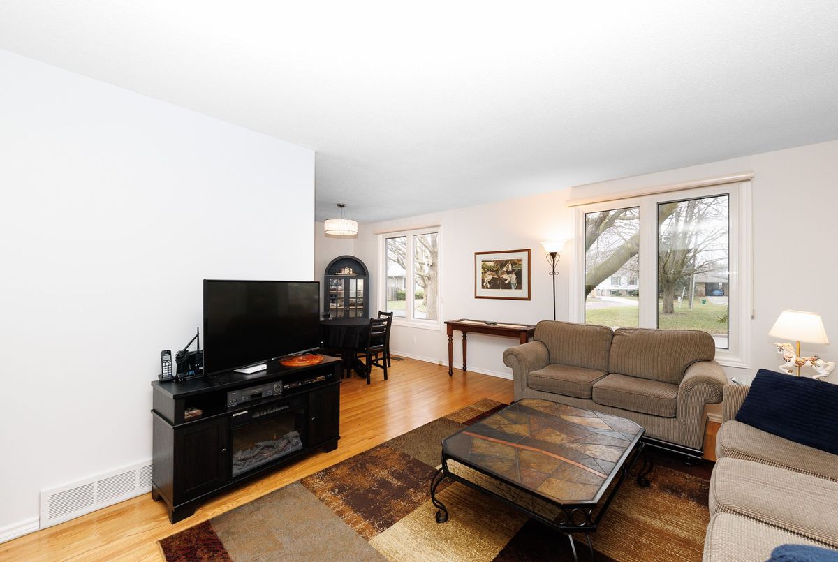 15 Carousel Circle St. Catharines 15 Carousel Circle St. Catharines