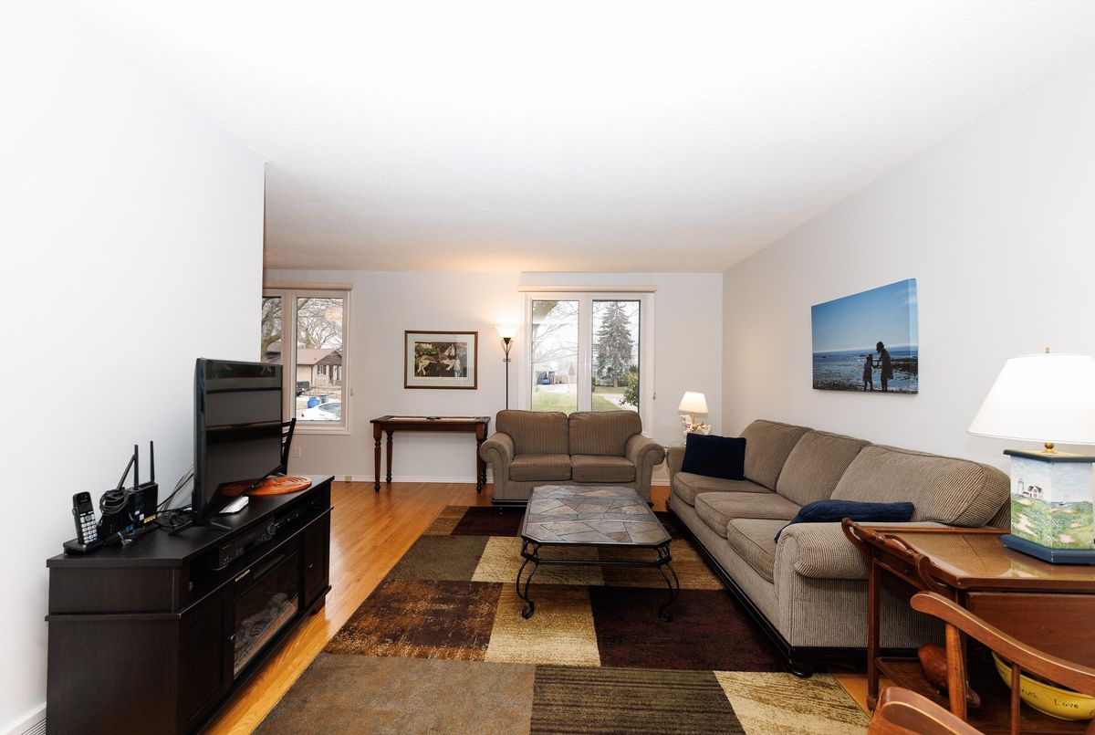 15 Carousel Circle St. Catharines 15 Carousel Circle St. Catharines