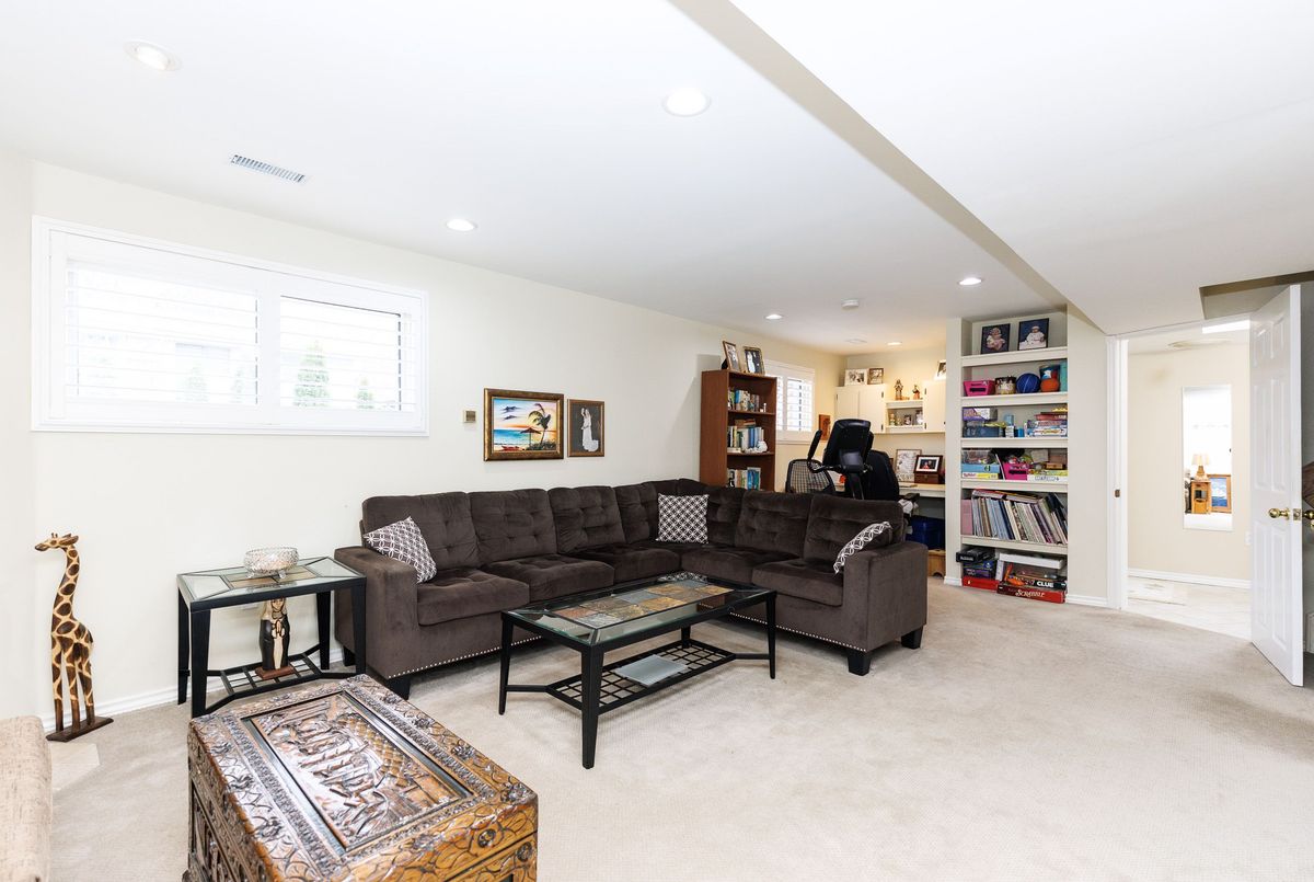 15 Carousel Circle St. Catharines 15 Carousel Circle St. Catharines