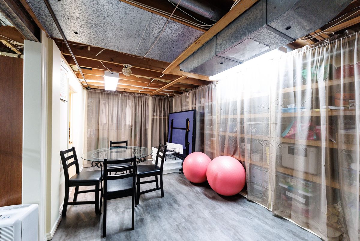 15 Carousel Circle St. Catharines 15 Carousel Circle St. Catharines