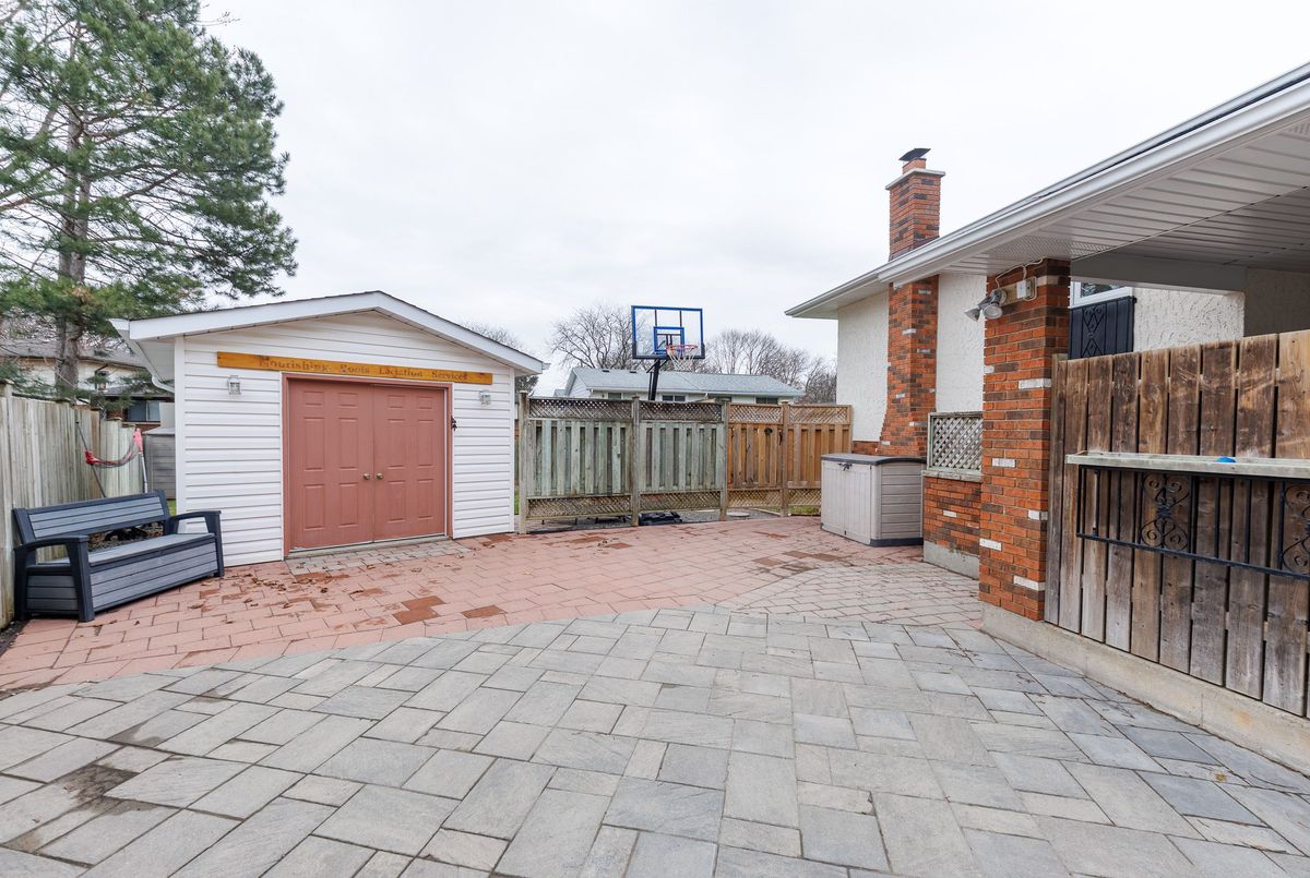 15 Carousel Circle St. Catharines 15 Carousel Circle St. Catharines