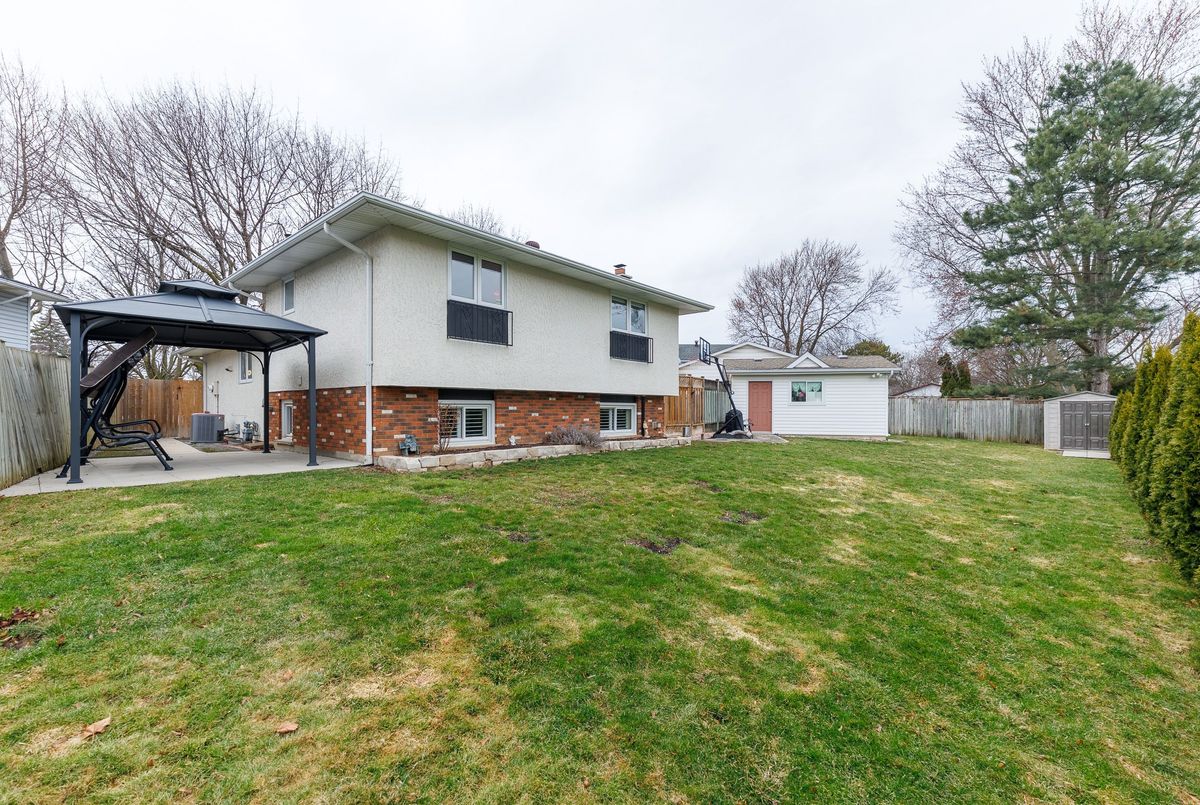 15 Carousel Circle St. Catharines 15 Carousel Circle St. Catharines