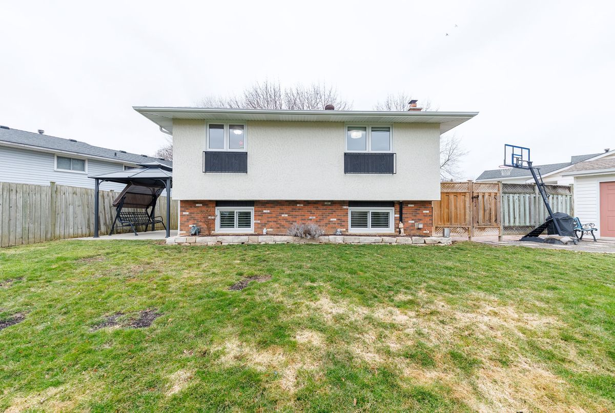 15 Carousel Circle St. Catharines 15 Carousel Circle St. Catharines