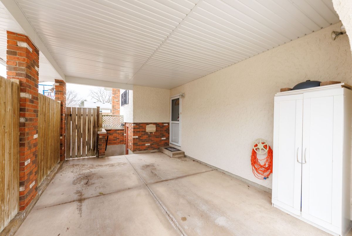 15 Carousel Circle St. Catharines 15 Carousel Circle St. Catharines