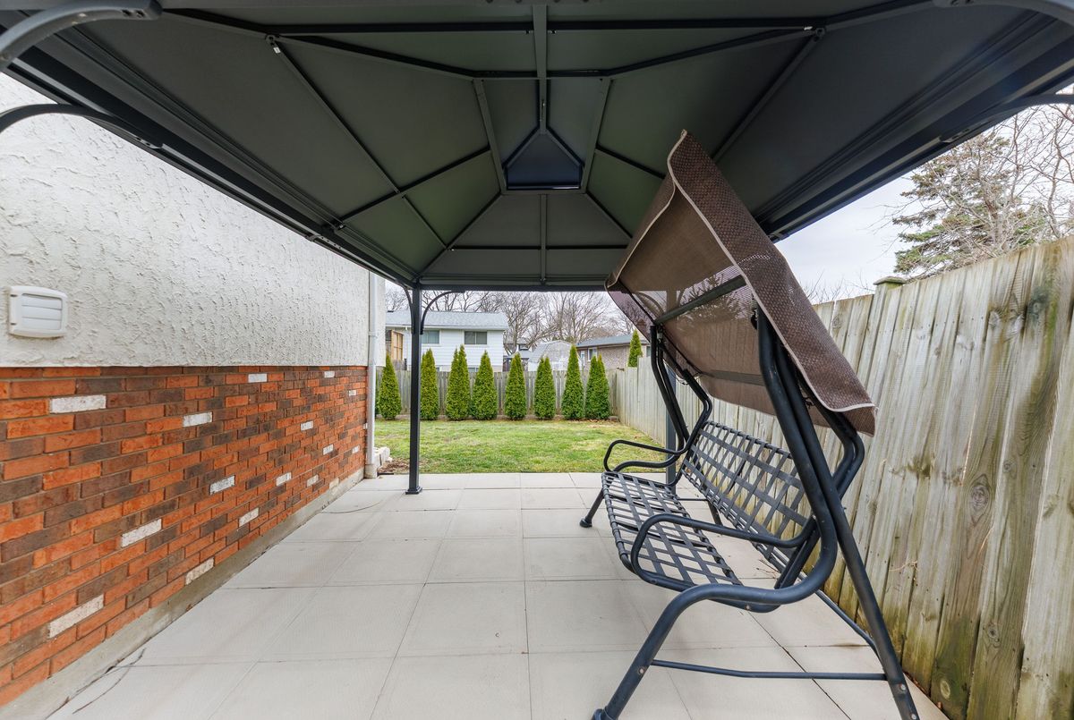 15 Carousel Circle St. Catharines 15 Carousel Circle St. Catharines