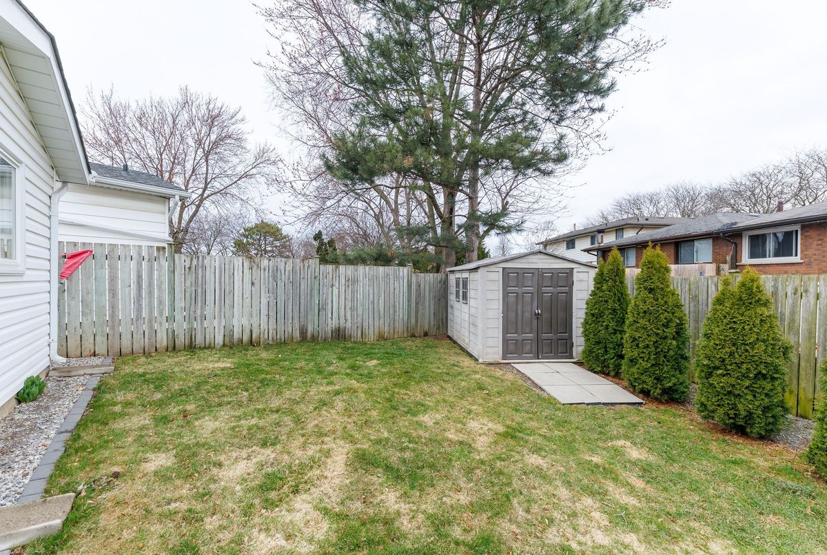 15 Carousel Circle St. Catharines 15 Carousel Circle St. Catharines