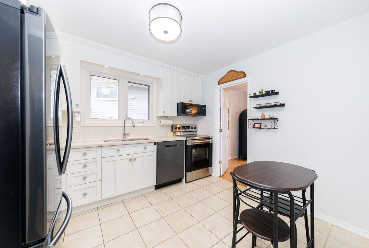 15 Carousel Circle St. Catharines 15 Carousel Circle St. Catharines