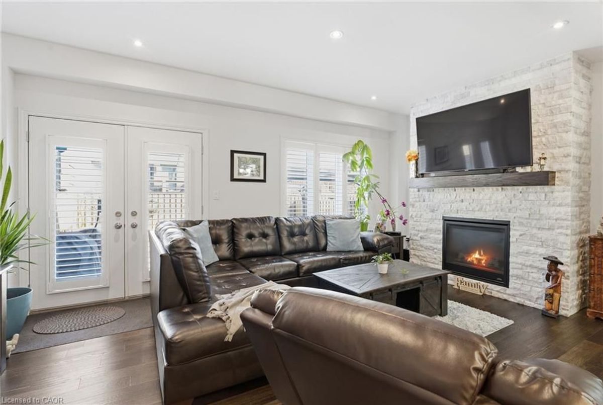 30 TIMES SQUARE Boulevard Hamilton 30 TIMES SQUARE Boulevard Hamilton