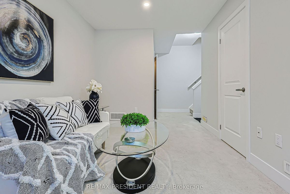 1960 DALMAGARRY Road London North 1960 DALMAGARRY Road London North