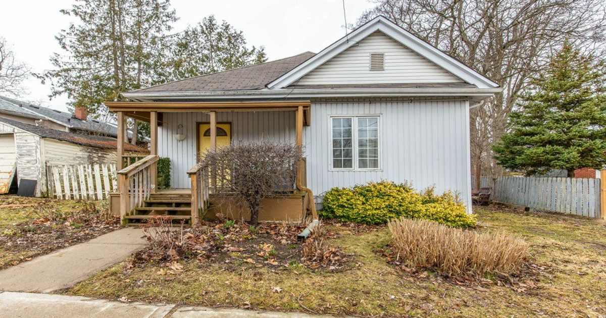11 MACKAY Avenue London South