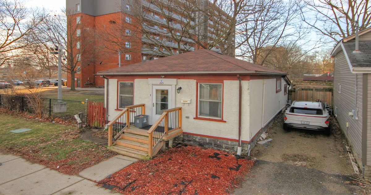225 Simcoe Street London East